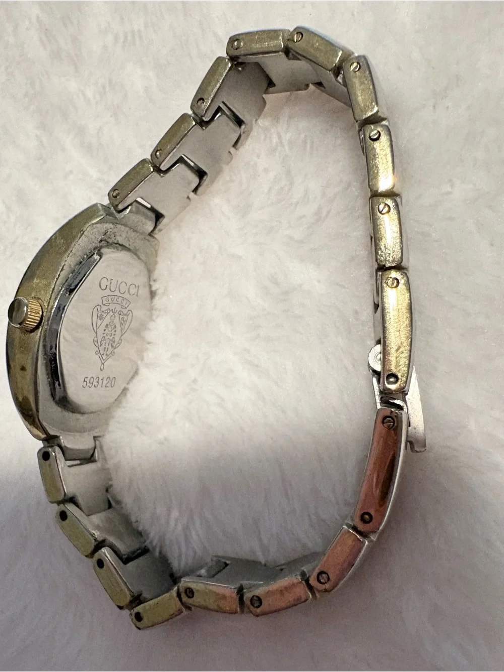 Classic Authentic Vtg Gucci Women's Oval Watch with Engraved Crest - Ref. 59312